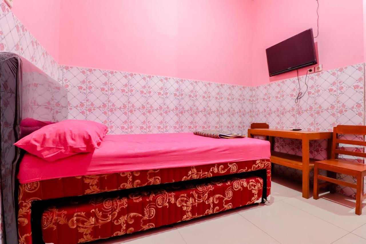 ปนดก บาเนทา Hotel ยอกยาการ์ตา ภายนอก รูปภาพ